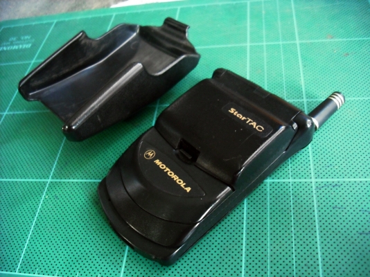 โทรศัพท์เคลื่อนที่ Motolola STARTAC ปี 1996