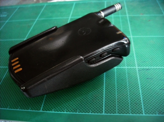 โทรศัพท์เคลื่อนที่ Motolola STARTAC ปี 1996 โทรศัพท์เคลื่อนที่ Motolola STARTAC ปี 1996