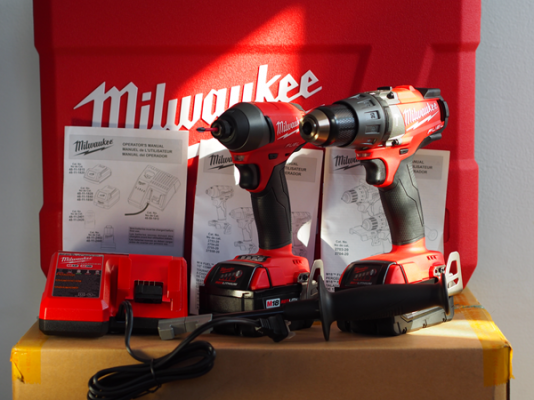 ชุดสว่านไร้สายไร้แปรงถ่าน Milwaukee 2897-22 มีสว่านกระแทกและสว่านไขควง รุ่นใหม่ล่าสุด2016 แบ็ต5.0แอมป์