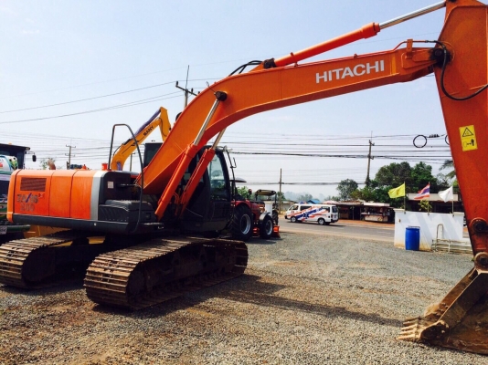 ขายด่วน!! Hitachi ZX200 5,xxx ชม.สภาพสวยค่ะ