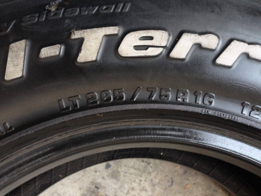 ยาง BF-Goodrich 265-75-16 ปี 10 2เส้น ปี 09 2เส้น ครบชุด 4 เส้น 3000 เอาไปวิ่งเข้าไร่เข้าสวนกันใด้อีกยาวค่ะ