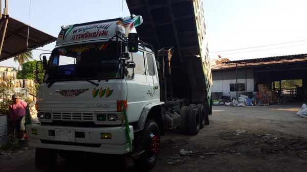 ขายsumo227เครื่องเดิมเกียเดิม คัทซีสวยมาก ตัวสุดท้ายปี38 ยางดีแอร์เย็น ภายในสวย