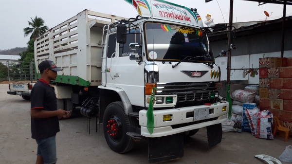 ขายsumo227เครื่องเดิมเกียเดิม คัทซีสวยมาก ตัวสุดท้ายปี38 ยางดีแอร์เย็น ภายในสวย