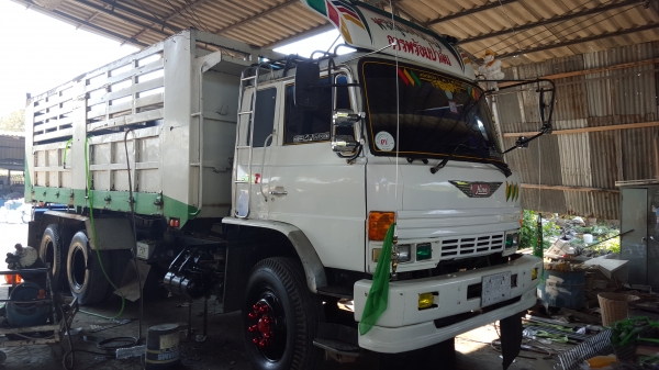 ขายsumo227เครื่องเดิมเกียเดิม คัทซีสวยมาก ตัวสุดท้ายปี38 ยางดีแอร์เย็น ภายในสวย