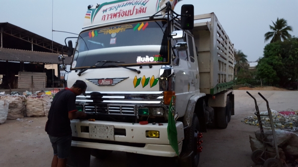 ขายsumo227เครื่องเดิมเกียเดิม คัทซีสวยมาก ตัวสุดท้ายปี38 ยางดีแอร์เย็น ภายในสวย