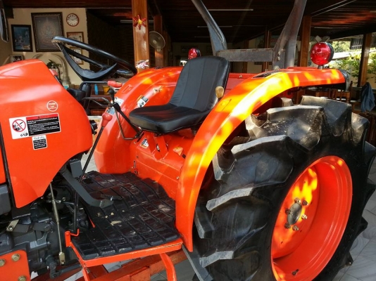 รถแทรกเตอร์เกรด AAA..คูโบต้า L4708 4 WD พร้อมใบมีดตราช้าง ทำงาน 628 ชั่วโมง แน่นๆ สีเดิมๆจากโรงงาน