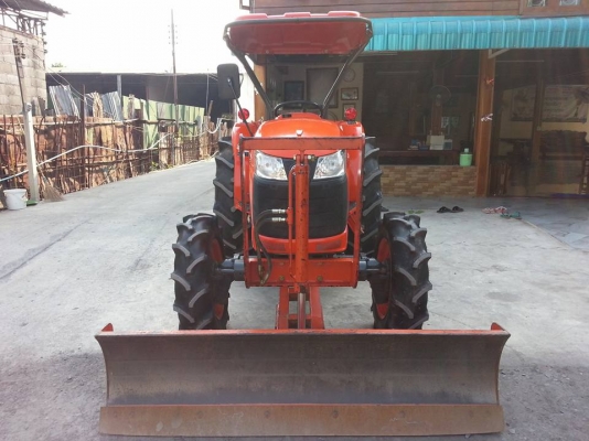 รถแทรกเตอร์เกรด AAA..คูโบต้า L4708 4 WD พร้อมใบมีดตราช้าง ทำงาน 628 ชั่วโมง แน่นๆ สีเดิมๆจากโรงงาน