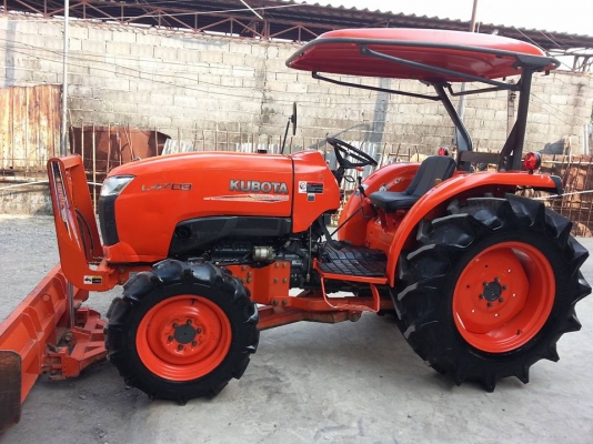 รถแทรกเตอร์เกรด AAA..คูโบต้า L4708 4 WD พร้อมใบมีดตราช้าง ทำงาน 628 ชั่วโมง แน่นๆ สีเดิมๆจากโรงงาน