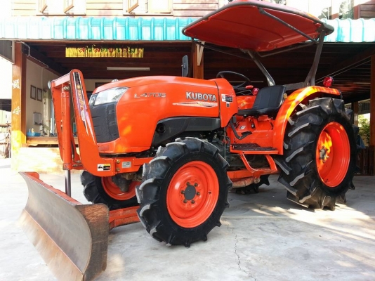 รถแทรกเตอร์เกรด AAA..คูโบต้า L4708 4 WD พร้อมใบมีดตราช้าง ทำงาน 628 ชั่วโมง แน่นๆ สีเดิมๆจากโรงงาน