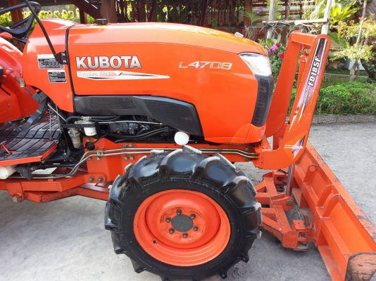 รถแทรกเตอร์เกรด AAA..คูโบต้า L4708 4 WD พร้อมใบมีดตราช้าง ทำงาน 628 ชั่วโมง แน่นๆ สีเดิมๆจากโรงงาน