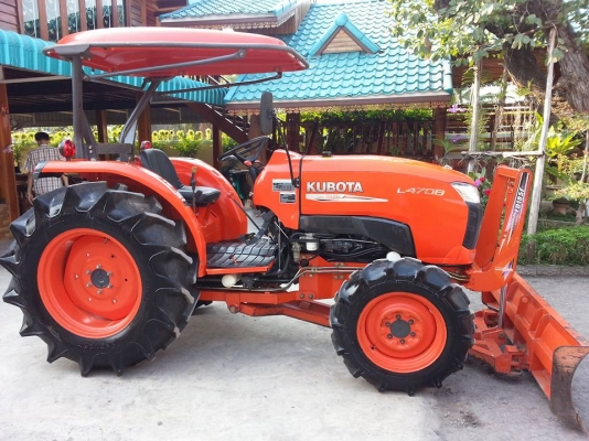 รถแทรกเตอร์เกรด AAA..คูโบต้า L4708 4 WD พร้อมใบมีดตราช้าง ทำงาน 628 ชั่วโมง แน่นๆ สีเดิมๆจากโรงงาน