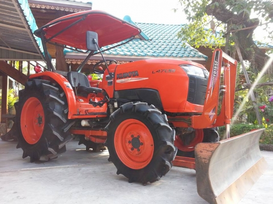 รถแทรกเตอร์เกรด AAA..คูโบต้า L4708 4 WD พร้อมใบมีดตราช้าง ทำงาน 628 ชั่วโมง แน่นๆ สีเดิมๆจากโรงงาน