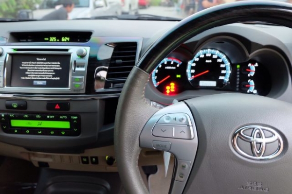 2013 TOYOTA FORTUNER 3.0V AT 2WD Navi สภาพน้องๆป้ายแดงไม่เคยชนรับประกัน เกียร์ออโต้ดีเซล ราคาถูก 2013 TOYOTA FORTUNER 3.0V AT 2WD Navi สภาพน้องๆป้ายแดงไม่เคยชนรับประกัน เกียร์ออโต้ดีเซล ราคาถูก