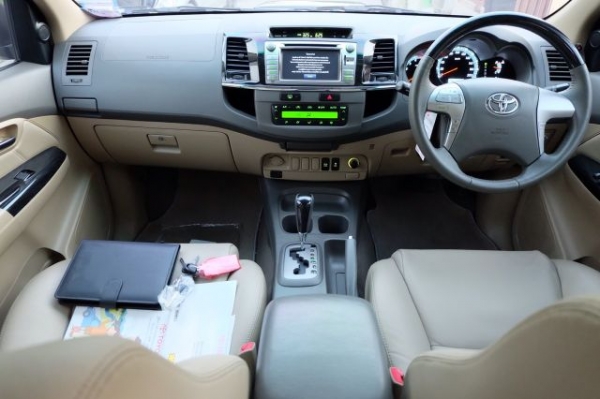 2013 TOYOTA FORTUNER 3.0V AT 2WD Navi สภาพน้องๆป้ายแดงไม่เคยชนรับประกัน เกียร์ออโต้ดีเซล ราคาถูก 2013 TOYOTA FORTUNER 3.0V AT 2WD Navi สภาพน้องๆป้ายแดงไม่เคยชนรับประกัน เกียร์ออโต้ดีเซล ราคาถูก