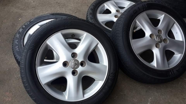 ล้อเดิม Toyota ขอบ 15 4รู100 แถมยาง ใช้งานได้เลย