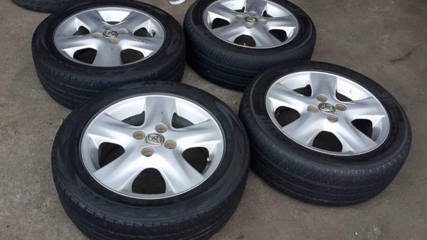 ล้อเดิม Toyota ขอบ 15 4รู100 แถมยาง ใช้งานได้เลย