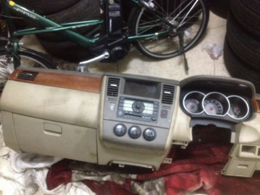 คอลโซลหน้า NISSAN TIIDA เก่าญี่ปุ่นเเท้สภาพสวย