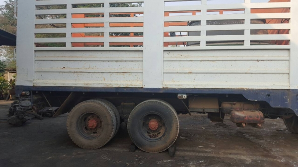 สิบล้อ hino KT925 เครื่อง EH700 ปั้มลม ช่วงล่าง 2 เพลา อีซูซุ 200 จั้มโบ้ สโลกลาง เบรก จิฟฟี่ พวงมาลัยเพาเวอร์ เครื่องดีคันซีสวย ทะเบียนม.79 เล่มเอกสารพร้อมโอน