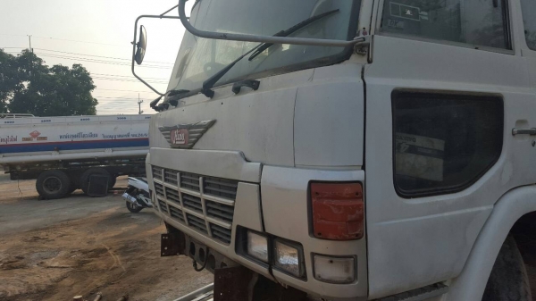 สิบล้อ hino KT925 เครื่อง EH700 ปั้มลม ช่วงล่าง 2 เพลา อีซูซุ 200 จั้มโบ้ สโลกลาง เบรก จิฟฟี่ พวงมาลัยเพาเวอร์ เครื่องดีคันซีสวย ทะเบียนม.79 เล่มเอกสารพร้อมโอน