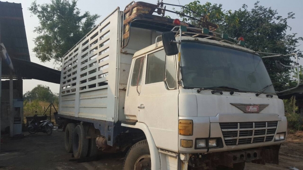 สิบล้อ hino KT925 เครื่อง EH700 ปั้มลม ช่วงล่าง 2 เพลา อีซูซุ 200 จั้มโบ้ สโลกลาง เบรก จิฟฟี่ พวงมาลัยเพาเวอร์ เครื่องดีคันซีสวย ทะเบียนม.79 เล่มเอกสารพร้อมโอน