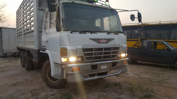 สิบล้อ hino KT925 เครื่อง EH700 ปั้มลม ช่วงล่าง 2 เพลา อีซูซุ 200 จั้มโบ้ สโลกลาง เบรก จิฟฟี่ พวงมาลัยเพาเวอร์ เครื่องดีคันซีสวย ทะเบียนม.79 เล่มเอกสารพร้อมโอน