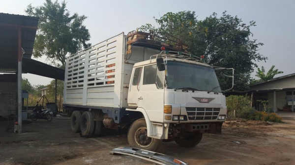 สิบล้อ hino KT925 เครื่อง EH700 ปั้มลม ช่วงล่าง 2 เพลา อีซูซุ 200 จั้มโบ้ สโลกลาง เบรก จิฟฟี่ พวงมาลัยเพาเวอร์ เครื่องดีคันซีสวย ทะเบียนม.79 เล่มเอกสารพร้อมโอน