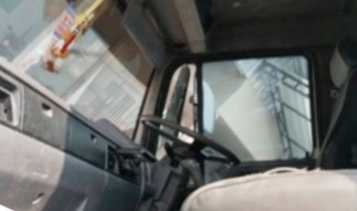 HINO FD 1J - 195 HP HO7D รถบรรทุกหกล้อ กระบะบรรทุกคอกเหล็กความยาว 6.50 เมตรสวยๆพร้อมบรรทุกหนักได้เลยครับ เครื่องยนต์แรงดีเดิมไม่มีแตกเยิ้ม หัวเก๋งสมอเงินสวยจัด ภายในห้องเก๋งสะอาดคอนโซลครบ แอร์เย็น พวงมาลัยเพาเวอร์ ระบบเบรคทริ๊ปฟี้ครบครัน ช่วงล่างใหญ่แน่นด