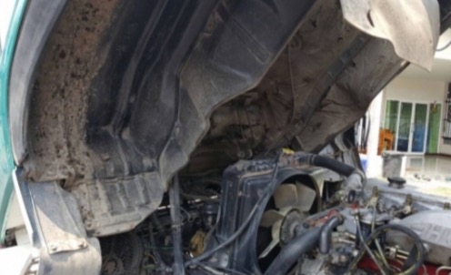 HINO FD 1J - 195 HP HO7D รถบรรทุกหกล้อ กระบะบรรทุกคอกเหล็กความยาว 6.50 เมตรสวยๆพร้อมบรรทุกหนักได้เลยครับ เครื่องยนต์แรงดีเดิมไม่มีแตกเยิ้ม หัวเก๋งสมอเงินสวยจัด ภายในห้องเก๋งสะอาดคอนโซลครบ แอร์เย็น พวงมาลัยเพาเวอร์ ระบบเบรคทริ๊ปฟี้ครบครัน ช่วงล่างใหญ่แน่นด