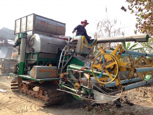 ขายรถเกี่ยวสิทธิเจริญการช่าง มือเดียว ใช้งานมา 4 ปี ไม่ถึง 2 พันไร่ ปากคอ สวย ขายรถเกี่ยวสิทธิเจริญการช่าง มือเดียว ใช้งานมา 4 ปี ไม่ถึง 2 พันไร่ ปากคอ สวย