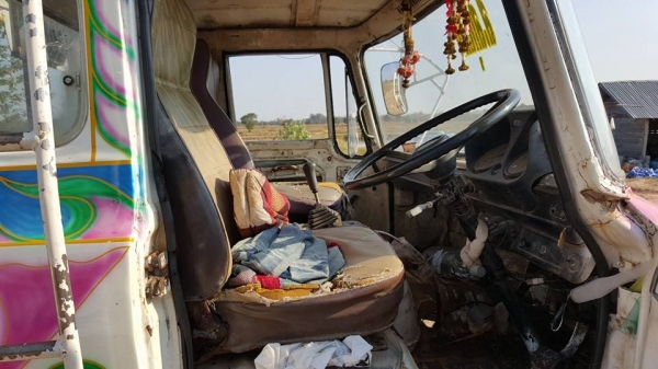 ขาย10ล้อ1เพลาHINO KT168แรง ลากแบ็คโค200 หางปลาลากรถเกี่ยว กระบอกไฮดรอลิกซ์ แชชซีดี เอกสารเล่มทะเบียนครบ พร้อมวิ่งงาน