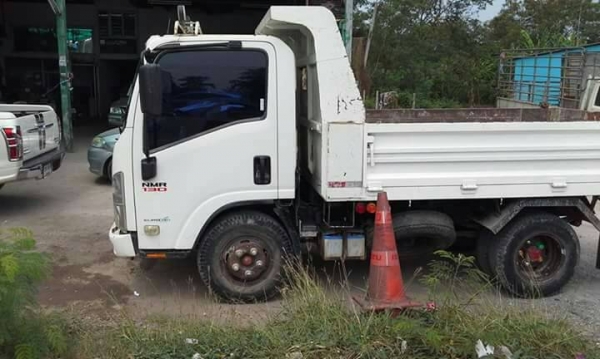 หกล้อ อีซูซุ NMR 130ปี54 ดั้มสามมิต สภาพดีเดิมๆสวยพร้อมใช้งาน ทะเบียนพร้อมโอน ราคา 695,000บ ครับ