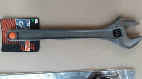 ขายประแจเลื่อน BAHCO 18" MADE IN SWEDEN.งานใหม่เก่าเก็บ