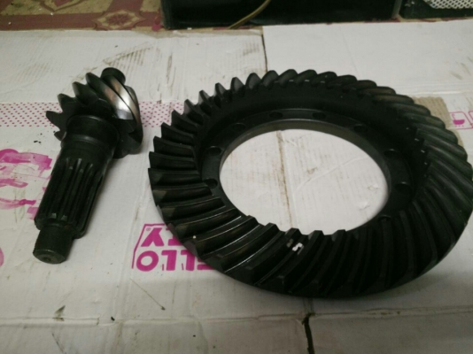 เฟืองเดยหมูบายศรีHino FD 6ล้อใหญ่ 7-39 และ8-39และ11-37ใส่เครื่อง6สูบเลย ถอดเปลี่ยน 9-39 ราคาถูก 3000 บาท สภาพดีมากครับ