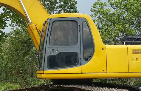 แบคโฮ KOMATSU PC200-6 เล่มทะเบียน **ขาย KOMATSU PC200-6 แบคโฮสวยๆ มีเล่มทะเบียน HYD.EXCAVATOR KOMATSU PC200-6 Original Japan Model S/N(ซีเรียล) 93022 ไฟฟ้าครบ ปั้มเดิม เครื่องวางใหม่ (ยังไม่ลงเล่ม) เครื่องCUMMINS(PC200-7)-6สูบ แน่น แ