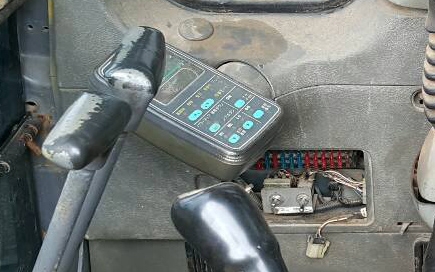 แบคโฮ KOMATSU PC200-6 เล่มทะเบียน **ขาย KOMATSU PC200-6 แบคโฮสวยๆ มีเล่มทะเบียน HYD.EXCAVATOR KOMATSU PC200-6 Original Japan Model S/N(ซีเรียล) 93022 ไฟฟ้าครบ ปั้มเดิม เครื่องวางใหม่ (ยังไม่ลงเล่ม) เครื่องCUMMINS(PC200-7)-6สูบ แน่น แ