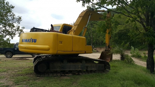 แบคโฮ KOMATSU PC200-6 เล่มทะเบียน **ขาย KOMATSU PC200-6 แบคโฮสวยๆ มีเล่มทะเบียน HYD.EXCAVATOR KOMATSU PC200-6 Original Japan Model S/N(ซีเรียล) 93022 ไฟฟ้าครบ ปั้มเดิม เครื่องวางใหม่ (ยังไม่ลงเล่ม) เครื่องCUMMINS(PC200-7)-6สูบ แน่น แ