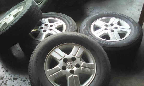 แม๊กวีโก้ ขอบ15พร้อมยางBRIDGESTONE 215/70R15 ชุด 4 ล้อ tel.081-427-3941 ไอดีไลน์ 0814273941 แม๊กวีโก้ ขอบ15พร้อมยางBRIDGESTONE 215/70R15 ชุด 4 ล้อ tel.081-427-3941 ไอดีไลน์ 0814273941