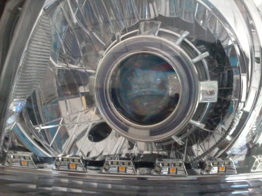 ขายไฟรถตู้ตาย้อยโปรเจคเตอร์โคมแท้ japan