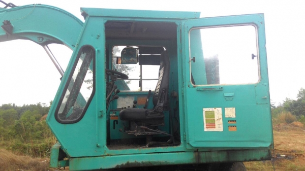 รถแบคโฮ KOMATSU  PC 60 - 2.    สนใจติดต่อ  081 - 6079515