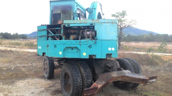 รถแบคโฮ KOMATSU  PC 60 - 2.    สนใจติดต่อ  081 - 6079515