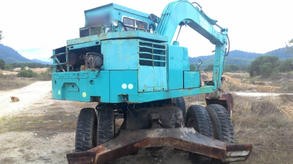 รถแบคโฮ KOMATSU  PC 60 - 2.    สนใจติดต่อ  081 - 6079515