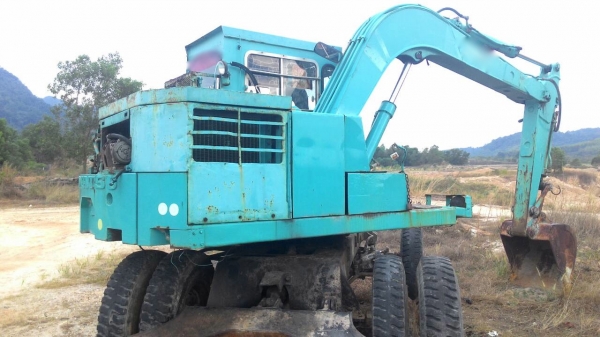 รถแบคโฮ KOMATSU  PC 60 - 2.    สนใจติดต่อ  081 - 6079515