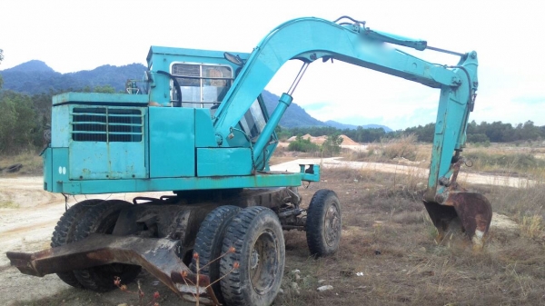 รถแบคโฮ KOMATSU  PC 60 - 2.    สนใจติดต่อ  081 - 6079515