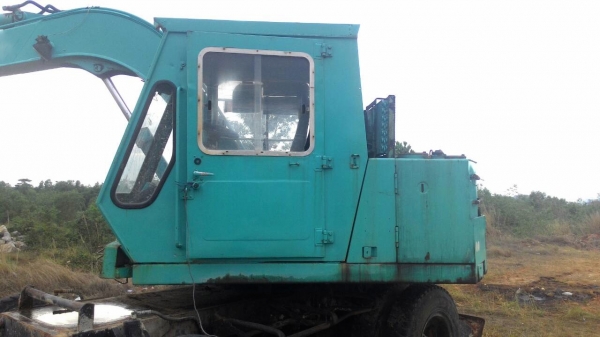 รถแบคโฮ KOMATSU  PC 60 - 2.    สนใจติดต่อ  081 - 6079515