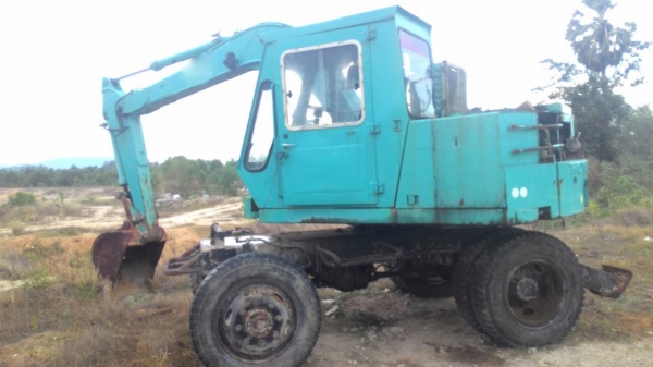 รถแบคโฮ KOMATSU  PC 60 - 2.    สนใจติดต่อ  081 - 6079515