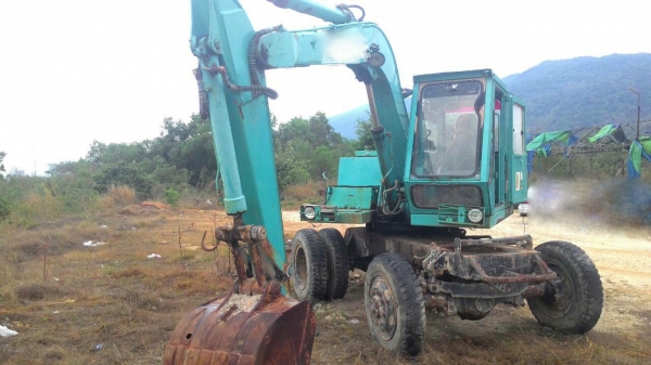 รถแบคโฮ KOMATSU  PC 60 - 2.    สนใจติดต่อ  081 - 6079515