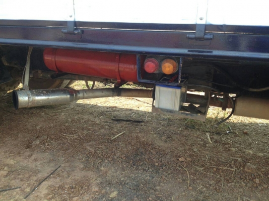 ขายรถหกล้อขนาดใหญ่  รถบ้าน  ติดเครนยูนิค 5 ตัน