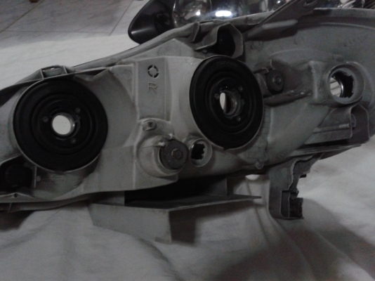 ขายไฟหน้า TOYOTA ของแท้ (ขอบคุณทีมงาน t-2h)