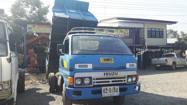 ขาย6ล้อดั้มพ์ ISUZU KS เครื่องดี 110แรง พ.พาวเวร์ ล้อหลัง6น็อต เครื่องดี เกียร์สั้น พร้อมใช้ เอกสารพร้อมโอน ขนาดกระบะ4 คิวน์ ดูรถที่ อ.ประทาย จ.นครราชสีมา โทร.0857698049 0887115178 ID LINE ps5599 (ราคา265000บาท)