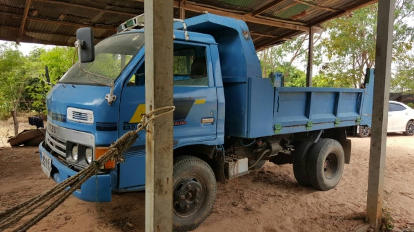 ขาย6ล้อดั้มพ์ ISUZU KS เครื่องดี 110แรง พ.พาวเวร์ ล้อหลัง6น็อต เครื่องดี เกียร์สั้น พร้อมใช้ เอกสารพร้อมโอน ขนาดกระบะ4 คิวน์ ดูรถที่ อ.ประทาย จ.นครราชสีมา โทร.0857698049 0887115178 ID LINE ps5599 (ราคา265000บาท)